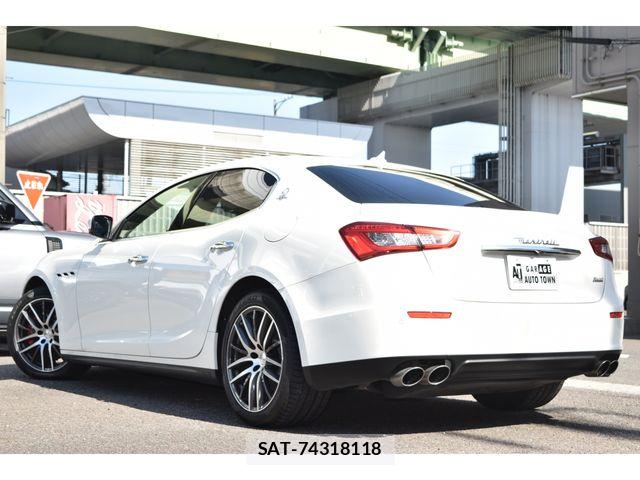 Maserati GHIBLI 2016-09 6216602-5