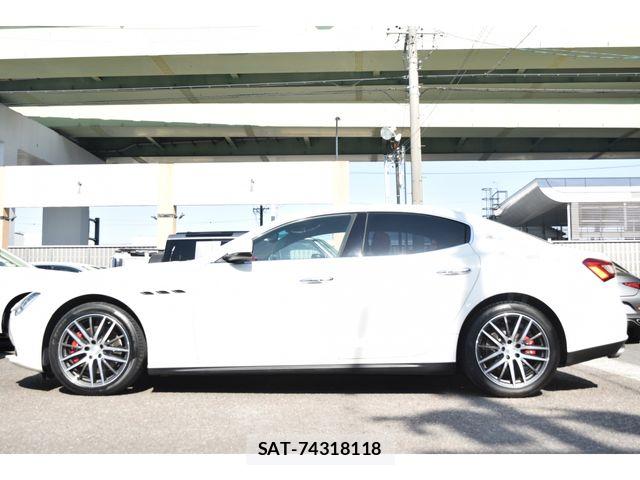 Maserati GHIBLI 2016-09 6216602-6