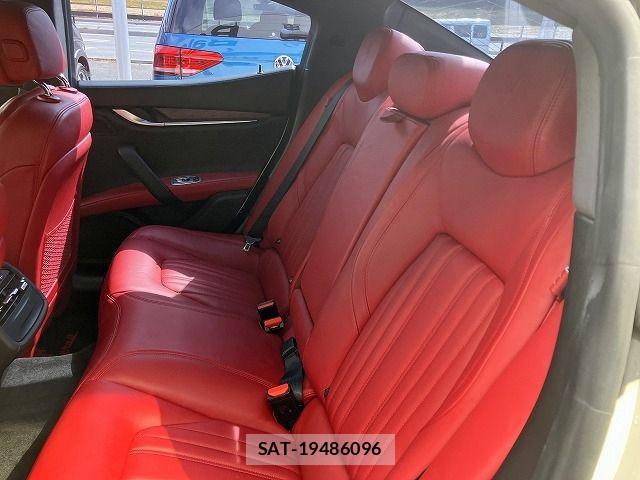 Maserati GHIBLI 2015-06 7221276-12