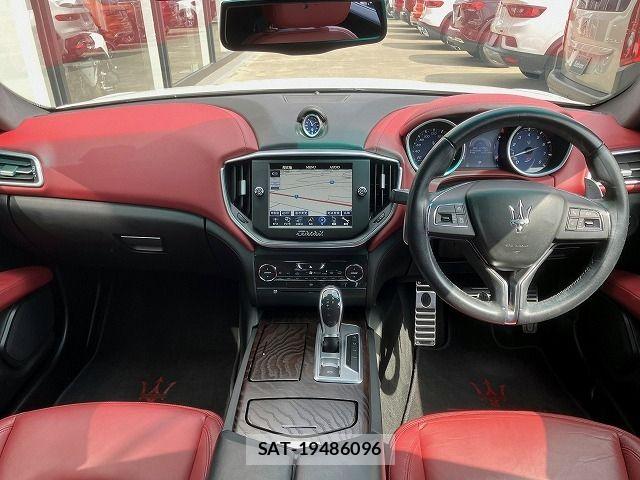 Maserati GHIBLI 2015-06 7221276-2