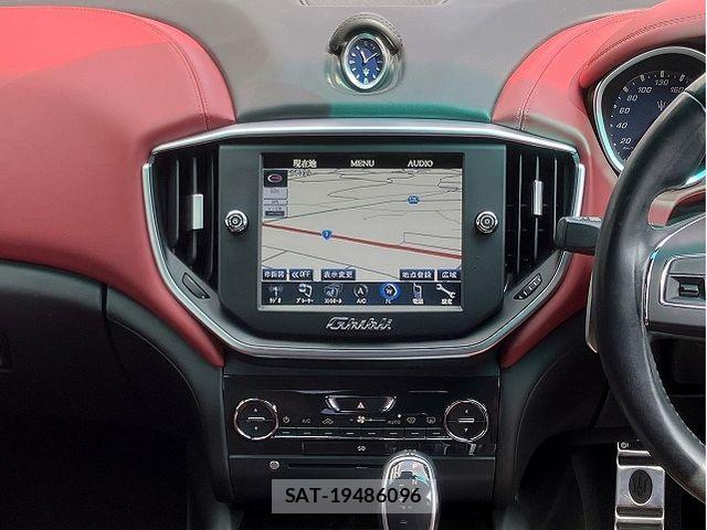 Maserati GHIBLI 2015-06 7221276-3