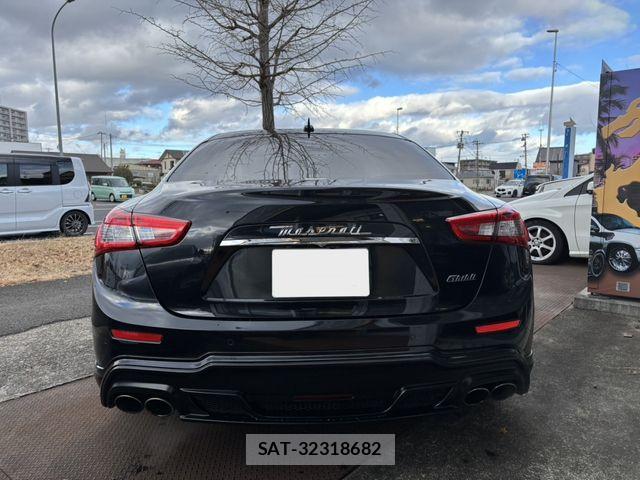 Maserati GHIBLI 2015-06 7617825-4