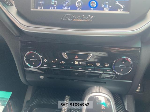 Maserati GHIBLI 2016-08 8036560-24