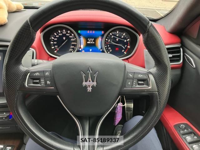 Maserati GHIBLI 2018-03 8074438-17