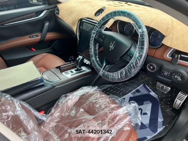 Maserati GHIBLI 2015-03 8245800-11