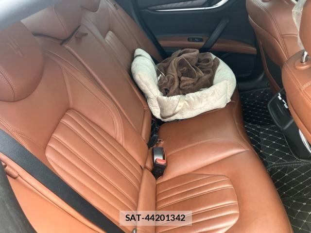 Maserati GHIBLI 2015-03 8245800-12