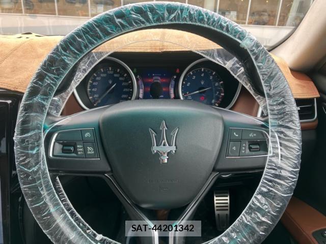 Maserati GHIBLI 2015-03 8245800-14