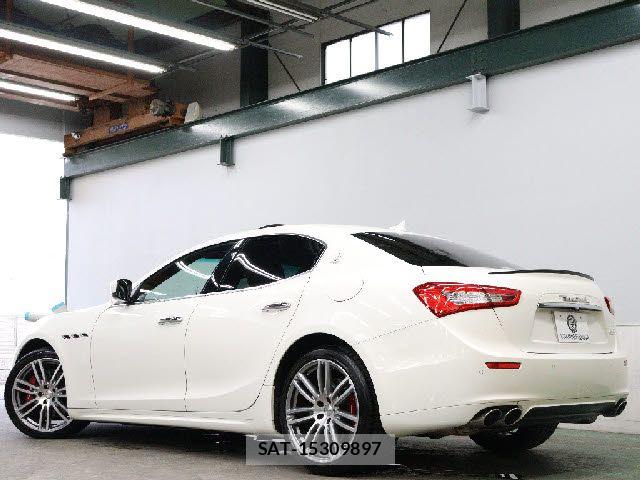 Maserati GHIBLI 2016-12 8525629-2