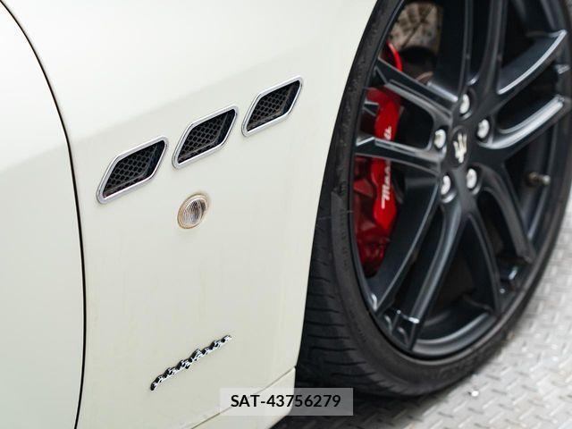 Maserati GRANTURISMO 2016-01 1007138-14