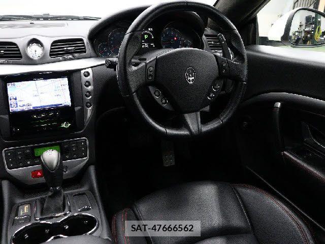 Maserati GRANTURISMO 2015-05 7877518-23