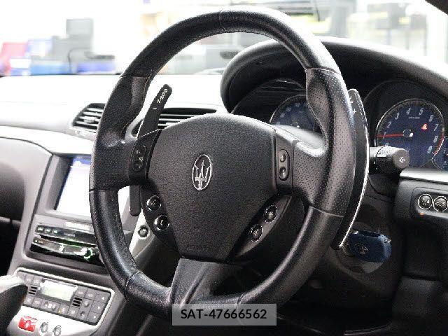 Maserati GRANTURISMO 2015-05 7877518-26