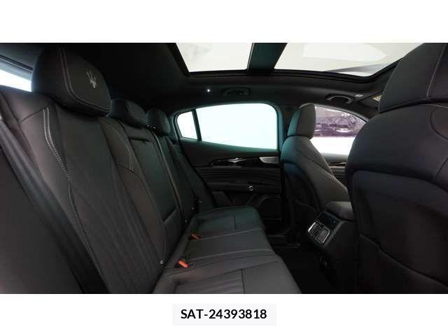 Maserati Grecale 2025-12 6012242-13