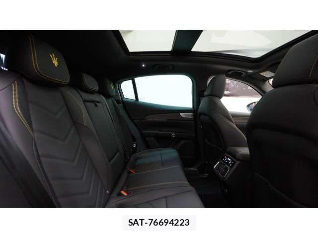 Maserati Grecale 2025-12 6012240-13