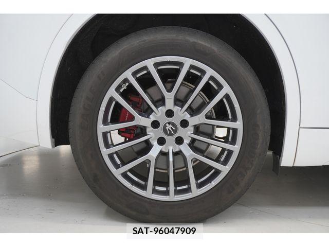 Maserati Grecale 2023-08 7962510-9