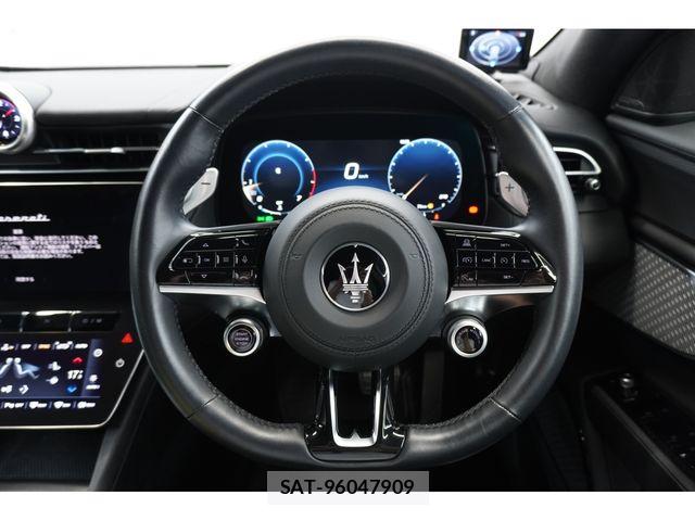 Maserati Grecale 2023-08 7962510-11