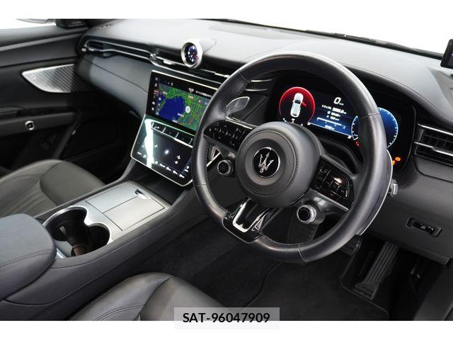 Maserati Grecale 2023-08 7962510-25