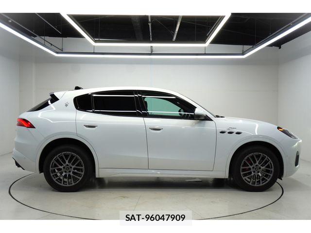 Maserati Grecale 2023-08 7962510-3