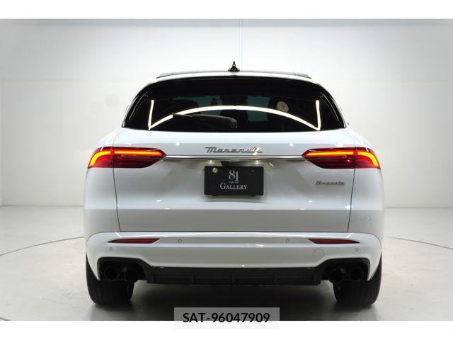 Maserati Grecale 2023-08 7962510-4