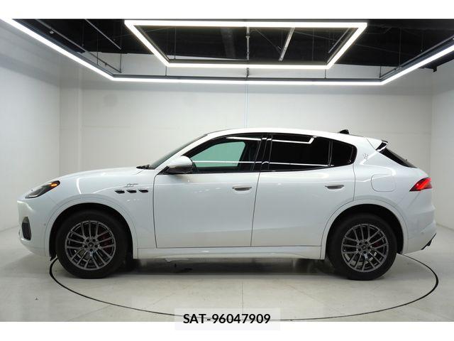 Maserati Grecale 2023-08 7962510-6