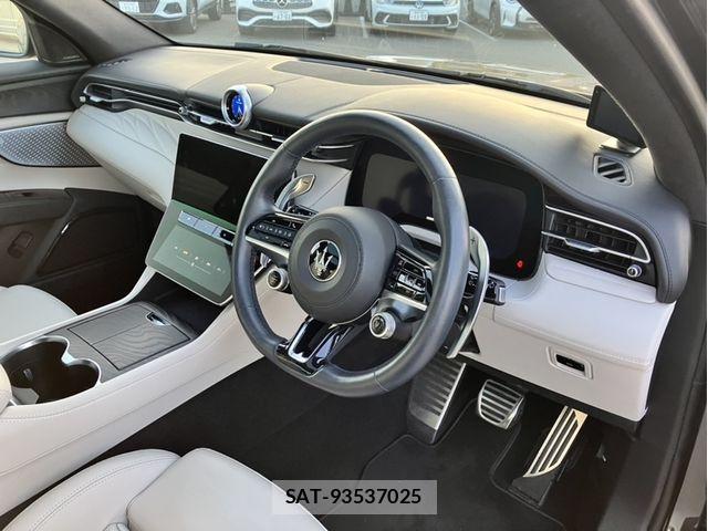 Maserati Grecale 2023-07 8315274-1
