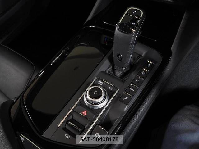 Maserati LEVANTE 2023-06 1182362-11