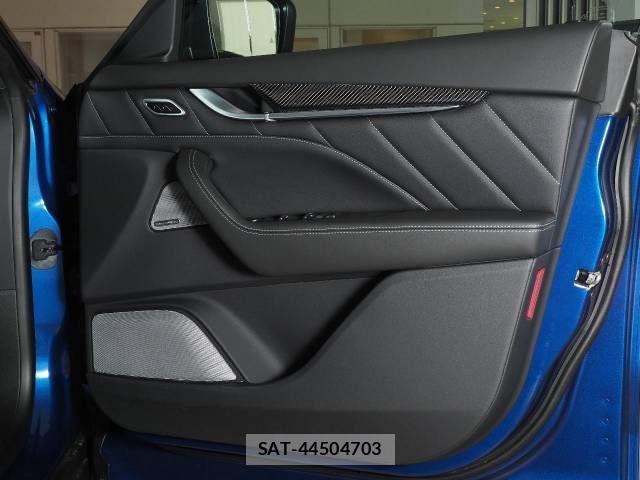Maserati LEVANTE 2022-11 1217572-11