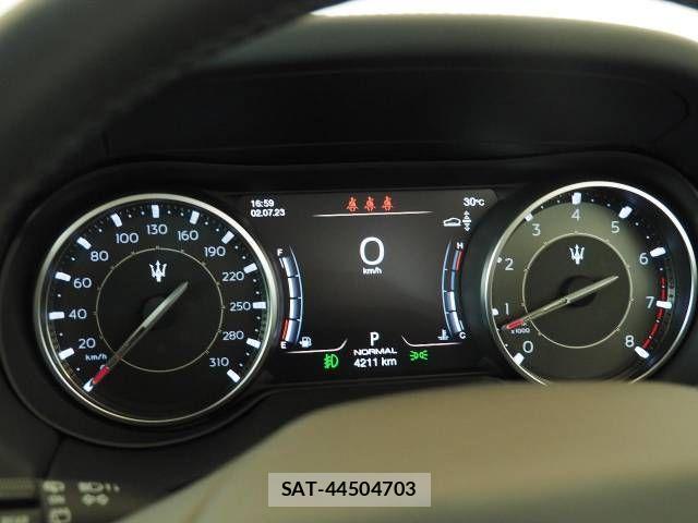 Maserati LEVANTE 2022-11 1217572-12