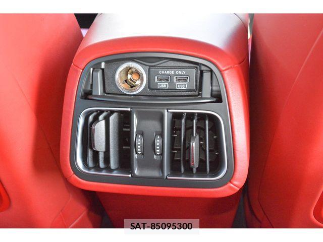 Maserati LEVANTE 2018-06 1222599-16