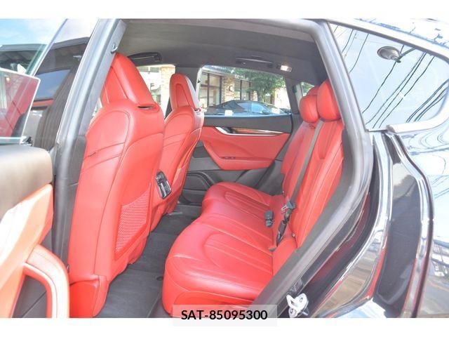 Maserati LEVANTE 2018-06 1222599-17