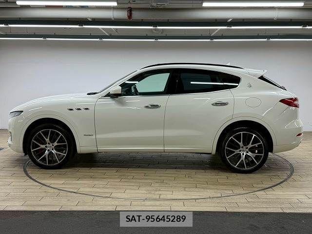 Maserati LEVANTE 2018-06 1744719-17