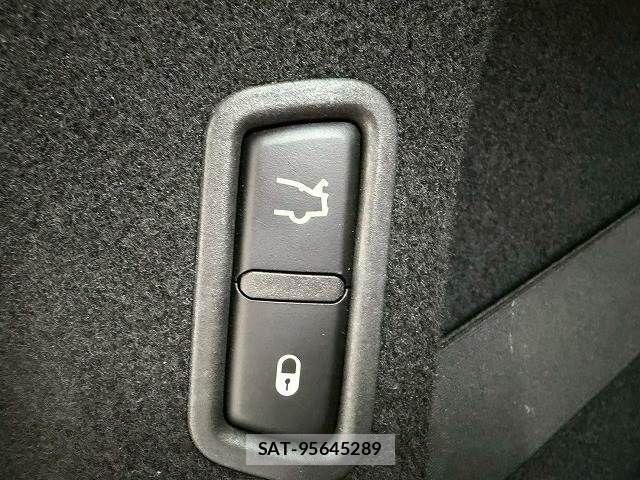 Maserati LEVANTE 2018-06 1744719-8