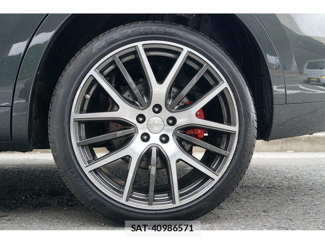 Maserati LEVANTE 2017-01 3414562-21