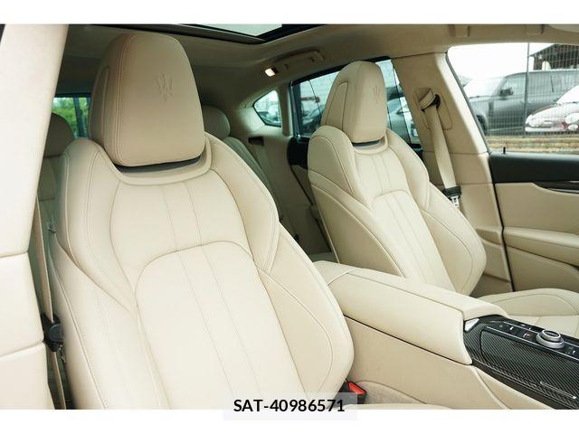 Maserati LEVANTE 2017-01 3414562-8