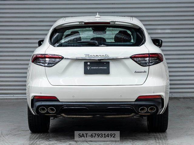 Maserati LEVANTE 2022-12 3675288-18