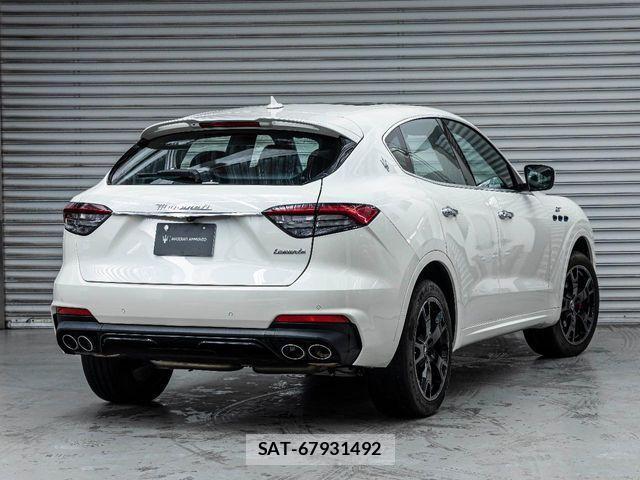 Maserati LEVANTE 2022-12 3675288-3