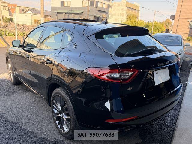 Maserati LEVANTE 2019-10 4326557-2