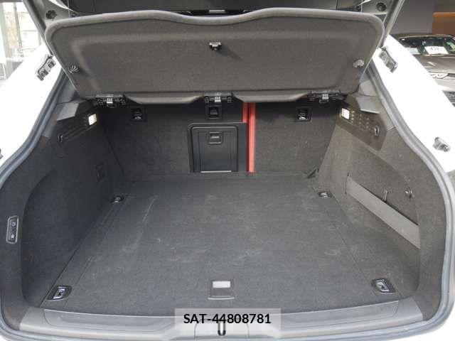 Maserati LEVANTE 2023-11 4595901-9