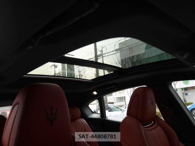 Maserati LEVANTE 2023-11 4595901-10
