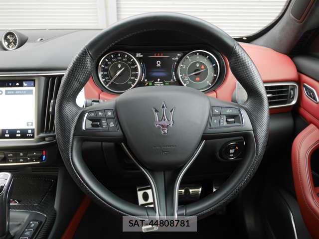 Maserati LEVANTE 2023-11 4595901-11