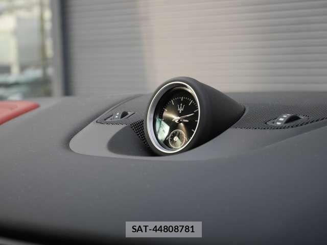 Maserati LEVANTE 2023-11 4595901-18