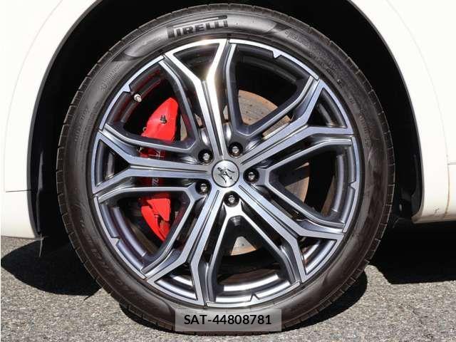 Maserati LEVANTE 2023-11 4595901-19