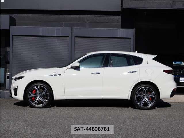 Maserati LEVANTE 2023-11 4595901-2