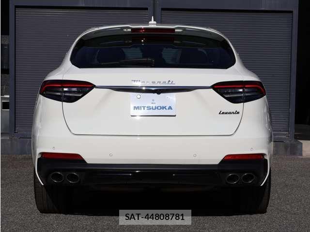 Maserati LEVANTE 2023-11 4595901-4