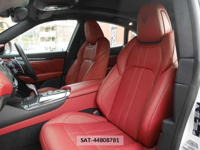 Maserati LEVANTE 2023-11 4595901-7