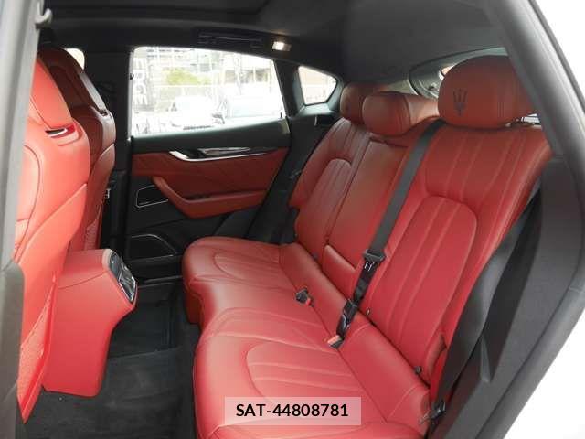 Maserati LEVANTE 2023-11 4595901-8
