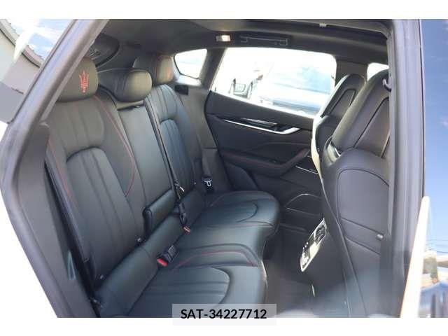 Maserati LEVANTE 2023-06 4965892-10