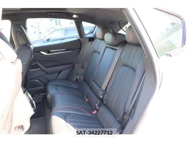 Maserati LEVANTE 2023-06 4965892-12