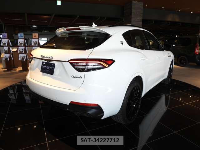 Maserati LEVANTE 2023-06 4965892-6