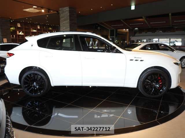 Maserati LEVANTE 2023-06 4965892-7