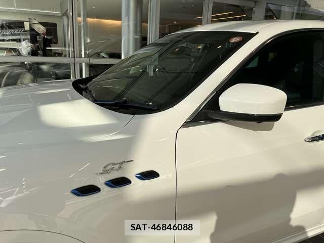 Maserati LEVANTE 2024-06 4965906-11
